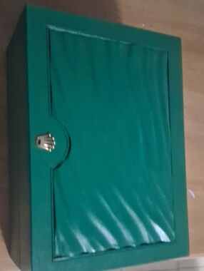 Rolex Green Jewelry/Watch Storage Box with Gold Emblem